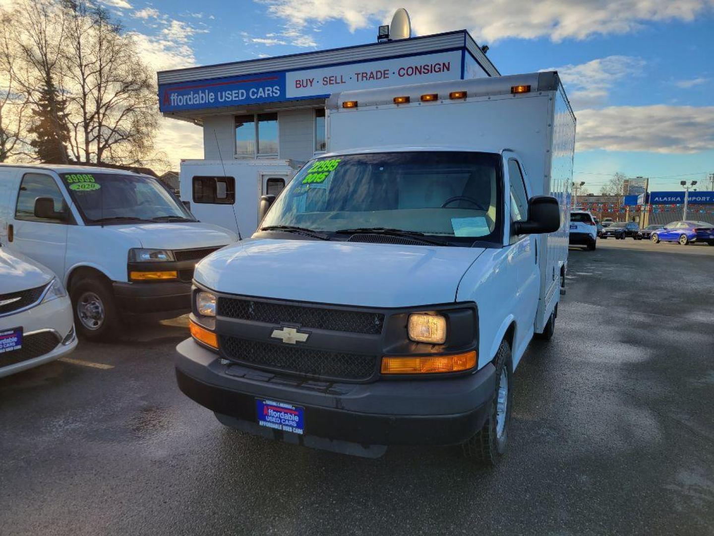 2015 WHITE CHEVROLET EXPRESS G3500 (1GB0G2CF8F1) with an 4.8L engine, Automatic transmission, located at 929 East 8th Ave, Anchorage, AK, 99501, (907) 274-2277, 61.214783, -149.866074 - Photo#0