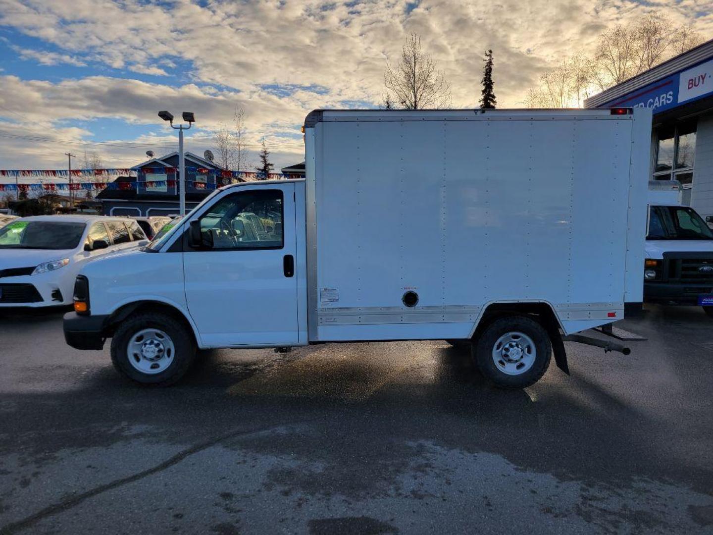 2015 WHITE CHEVROLET EXPRESS G3500 (1GB0G2CF8F1) with an 4.8L engine, Automatic transmission, located at 929 East 8th Ave, Anchorage, AK, 99501, (907) 274-2277, 61.214783, -149.866074 - Photo#1