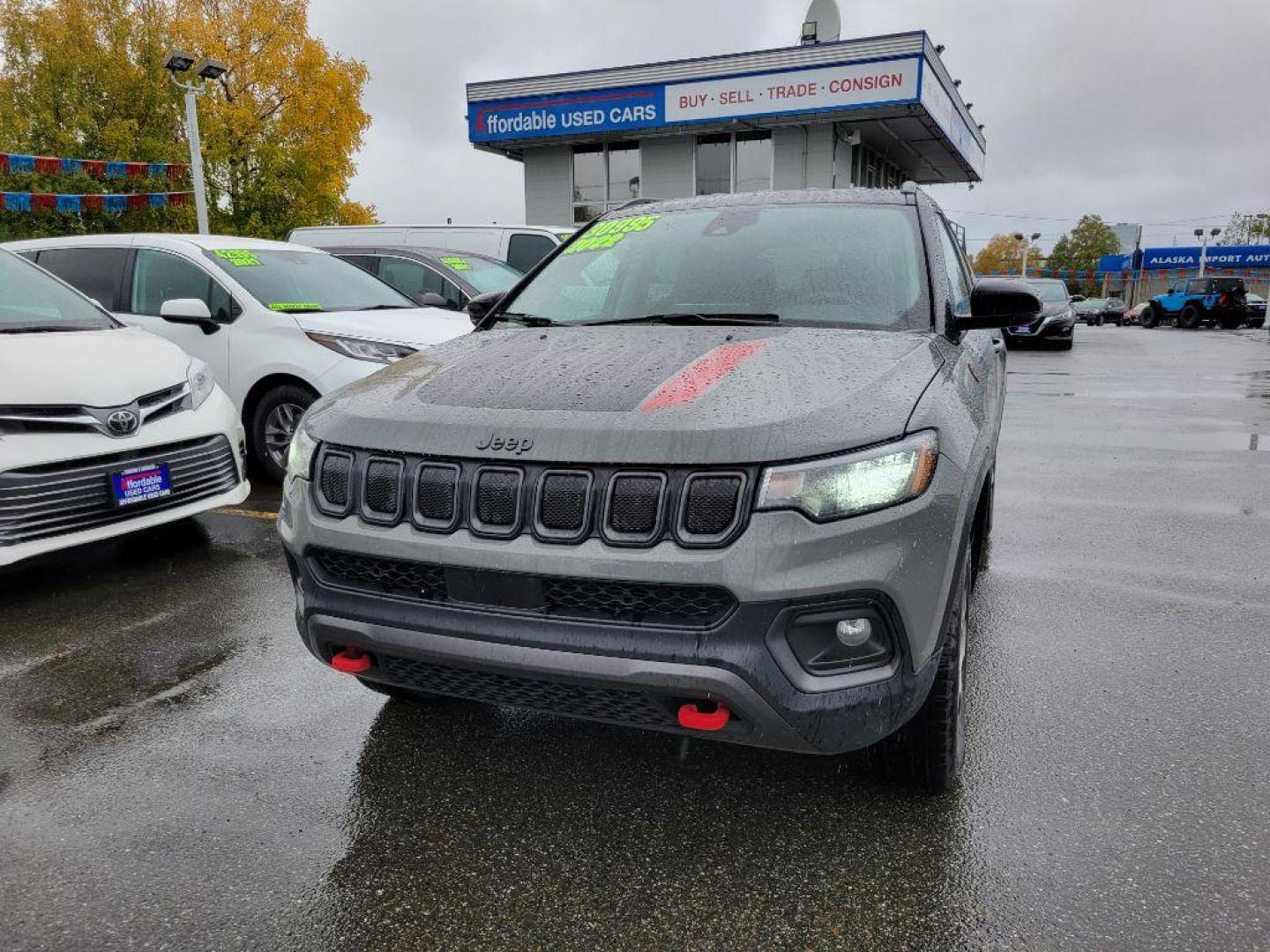 2022 GRAY JEEP COMPASS TRAILHAWK (3C4NJDDB9NT) with an 2.4L engine, Automatic transmission, located at 929 East 8th Ave, Anchorage, AK, 99501, (907) 274-2277, 61.214783, -149.866074 - Photo#0