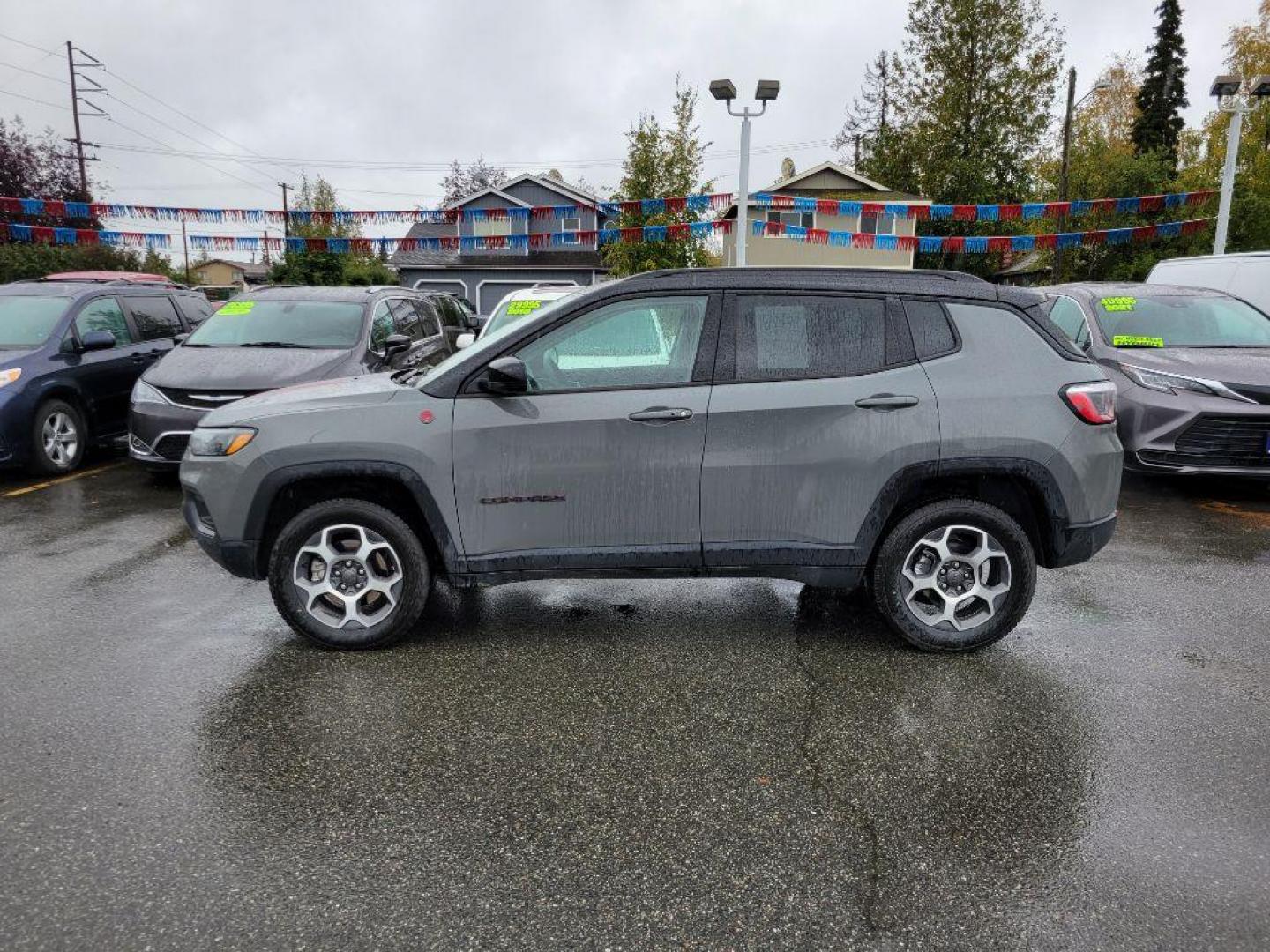 2022 GRAY JEEP COMPASS TRAILHAWK (3C4NJDDB9NT) with an 2.4L engine, Automatic transmission, located at 929 East 8th Ave, Anchorage, AK, 99501, (907) 274-2277, 61.214783, -149.866074 - Photo#1