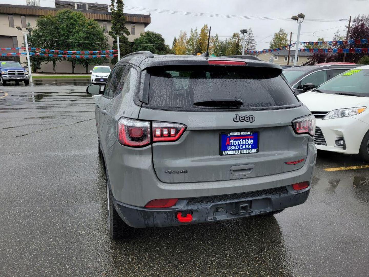 2022 GRAY JEEP COMPASS TRAILHAWK (3C4NJDDB9NT) with an 2.4L engine, Automatic transmission, located at 929 East 8th Ave, Anchorage, AK, 99501, (907) 274-2277, 61.214783, -149.866074 - Photo#2