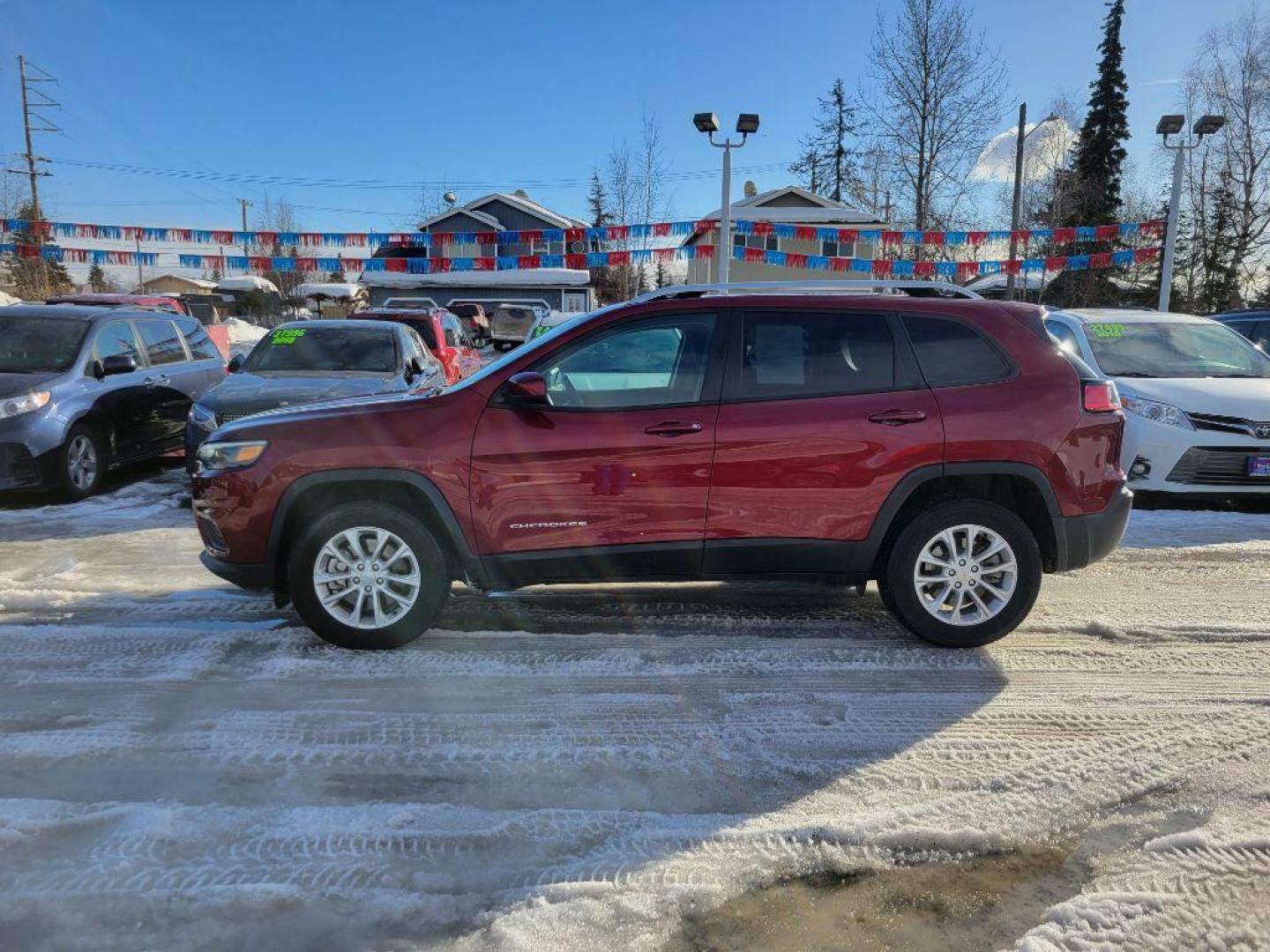 2020 MAROON JEEP CHEROKEE LATITUDE (1C4PJMCB0LD) with an 2.4L engine, Automatic transmission, located at 929 East 8th Ave, Anchorage, AK, 99501, (907) 274-2277, 61.214783, -149.866074 - Photo#1