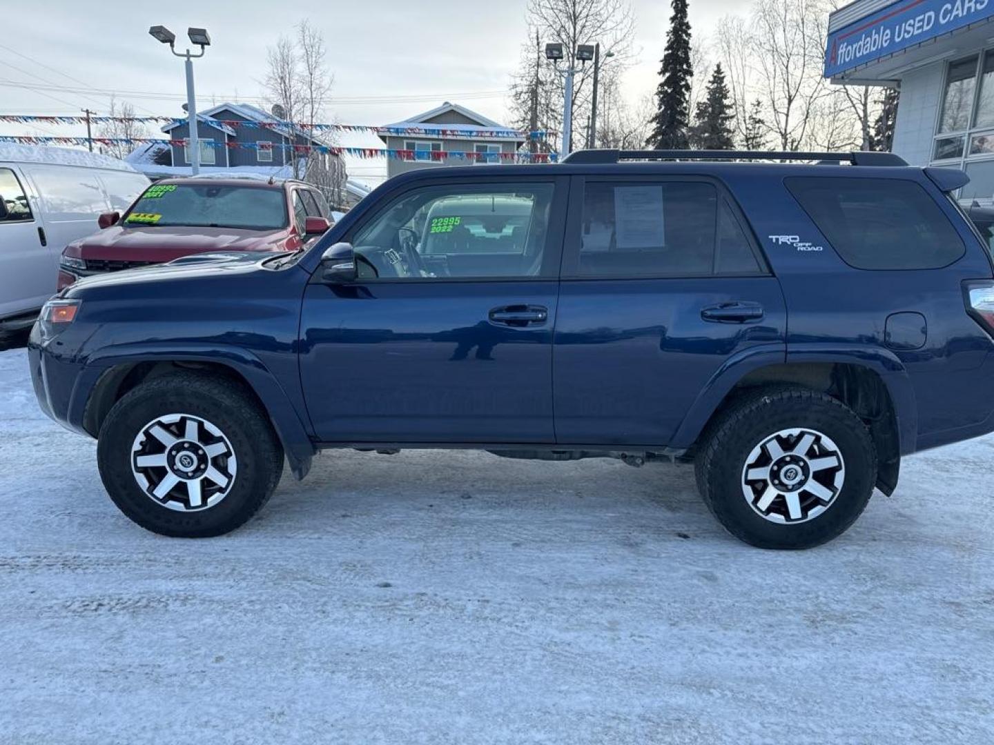 2021 BLUE TOYOTA 4RUNNER SR5 PREMIUM (JTERU5JR6M5) with an 4.0L engine, Automatic transmission, located at 929 East 8th Ave, Anchorage, AK, 99501, (907) 274-2277, 61.214783, -149.866074 - Photo#0