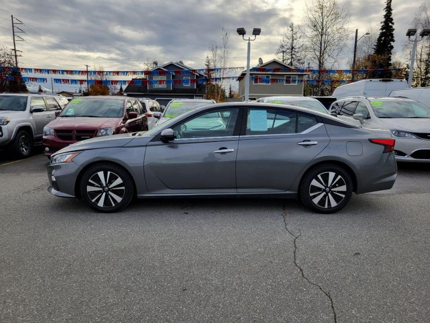 2021 GRAY NISSAN ALTIMA SV SV (1N4BL4DV6MN) with an 2.5L engine, Continuously Variable transmission, located at 929 East 8th Ave, Anchorage, AK, 99501, (907) 274-2277, 61.214783, -149.866074 - Photo#1