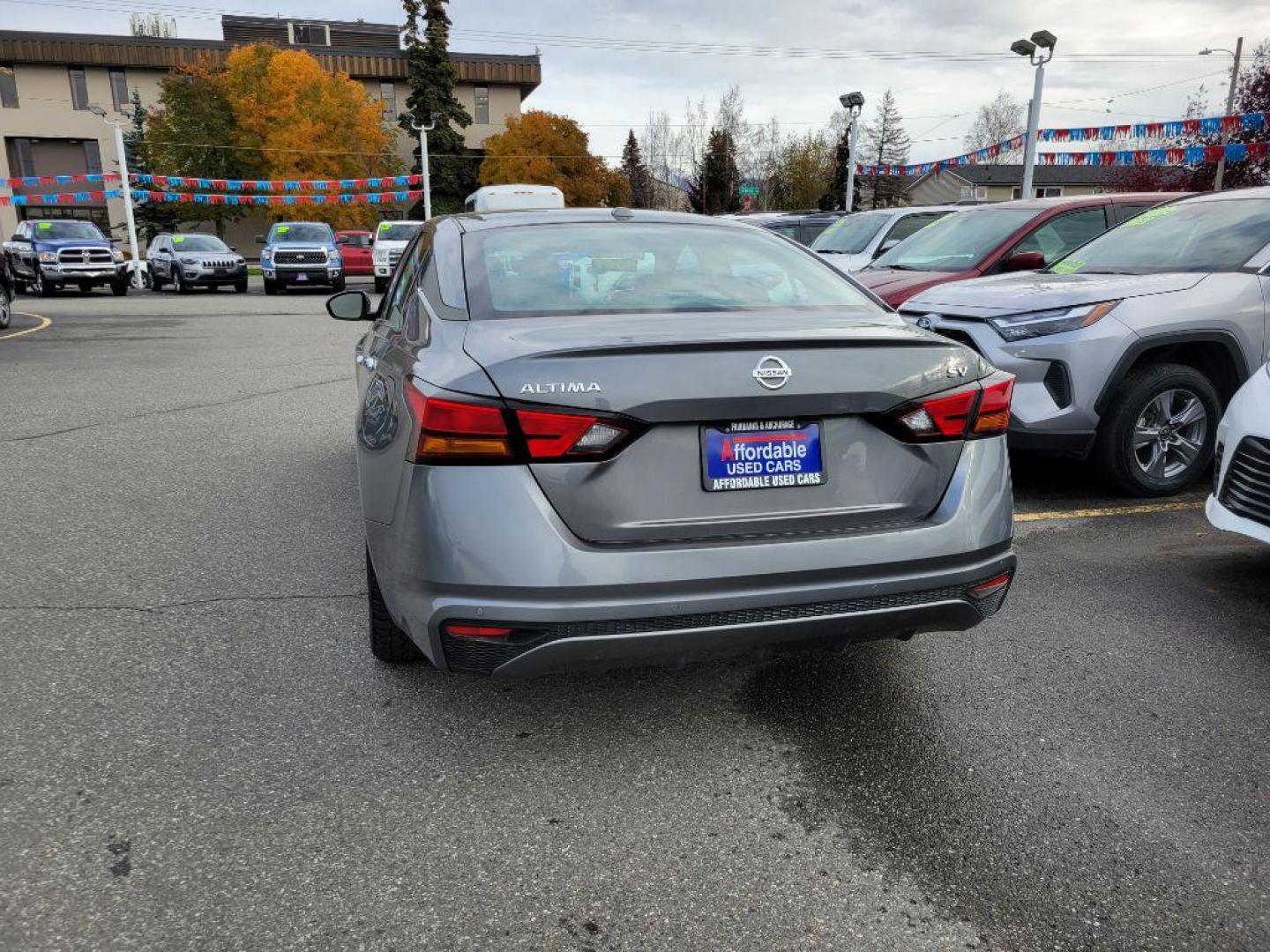 2021 GRAY NISSAN ALTIMA SV SV (1N4BL4DV6MN) with an 2.5L engine, Continuously Variable transmission, located at 929 East 8th Ave, Anchorage, AK, 99501, (907) 274-2277, 61.214783, -149.866074 - Photo#2