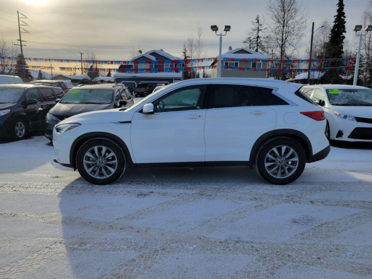 2021 WHITE INFINITI QX50 LUXE LUXE (3PCAJ5BB8MF) with an 2.0L engine, Continuously Variable transmission, located at 929 East 8th Ave, Anchorage, AK, 99501, (907) 274-2277, 61.214783, -149.866074 - Photo#1