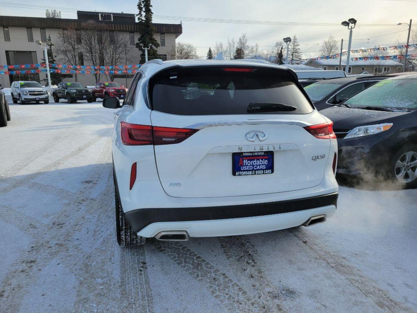 2021 WHITE INFINITI QX50 LUXE LUXE (3PCAJ5BB8MF) with an 2.0L engine, Continuously Variable transmission, located at 929 East 8th Ave, Anchorage, AK, 99501, (907) 274-2277, 61.214783, -149.866074 - Photo#2