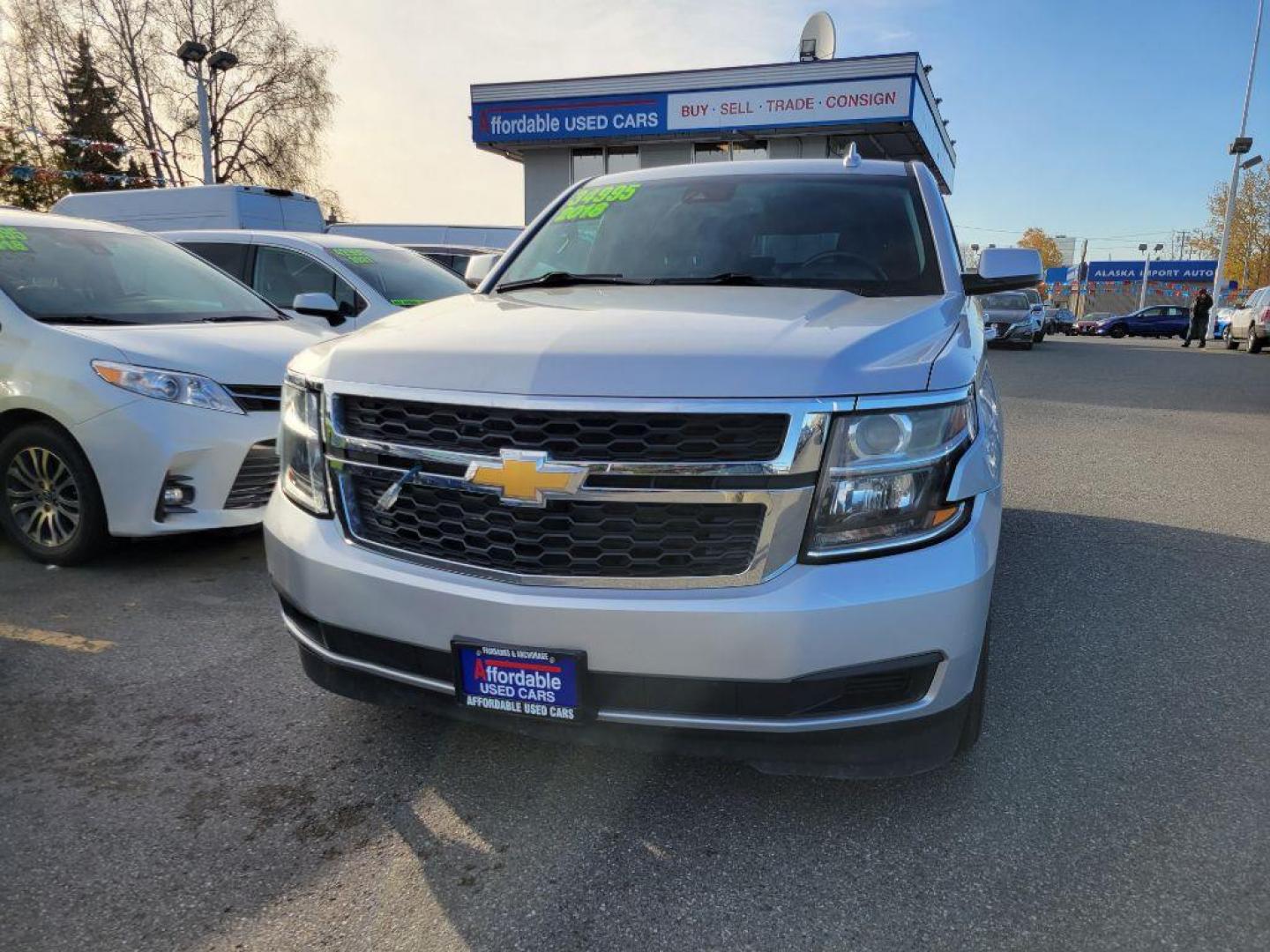 2018 SILVER CHEVROLET TAHOE 1500 LT (1GNSKBKC4JR) with an 5.3L engine, Automatic transmission, located at 929 East 8th Ave, Anchorage, AK, 99501, (907) 274-2277, 61.214783, -149.866074 - Photo#0