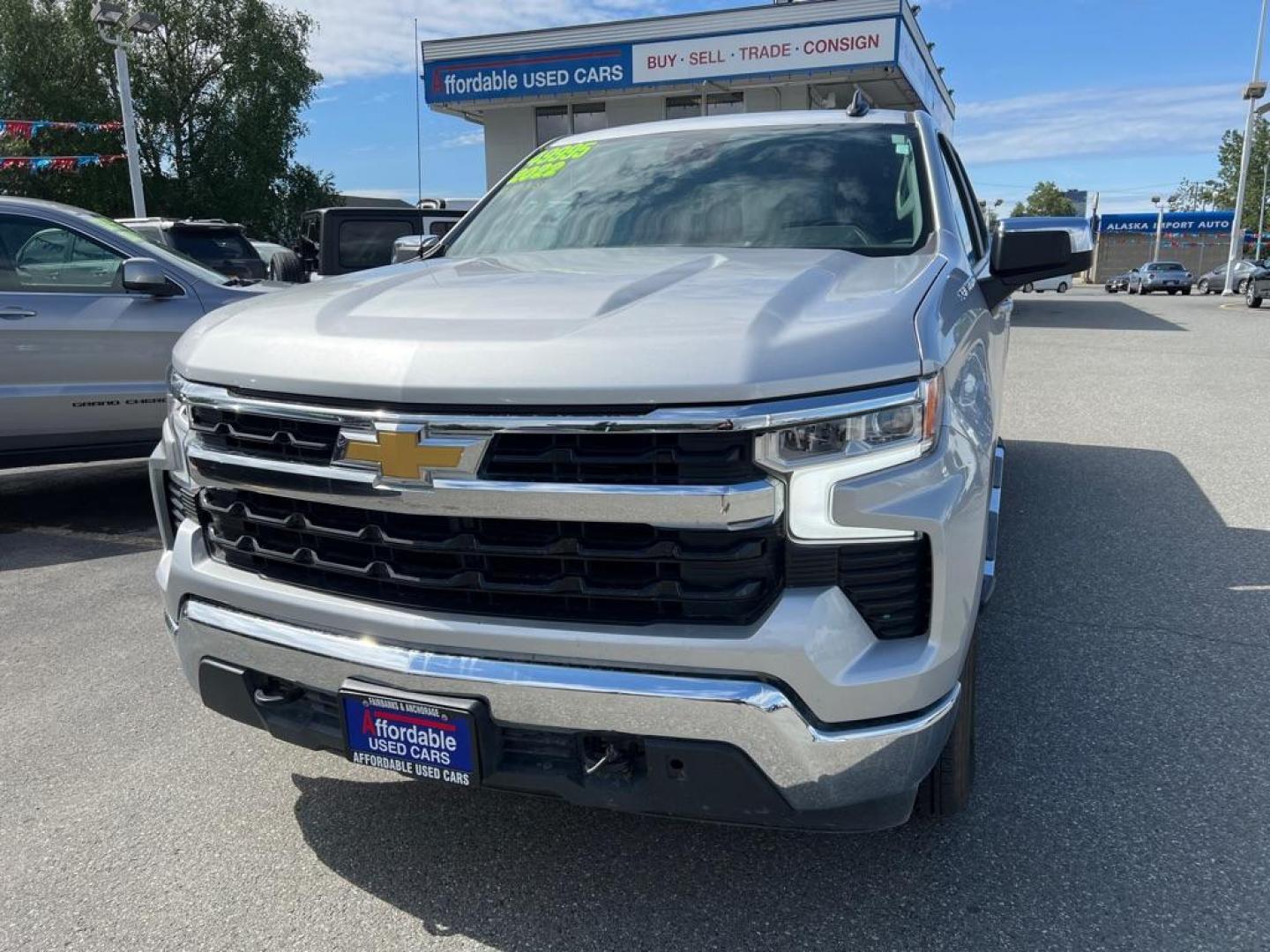 2022 SILVER CHEVROLET SILVERADO 1500 LT (3GCUDDED5NG) with an 5.3L engine, Automatic transmission, located at 929 East 8th Ave, Anchorage, AK, 99501, (907) 274-2277, 61.214783, -149.866074 - Photo#0