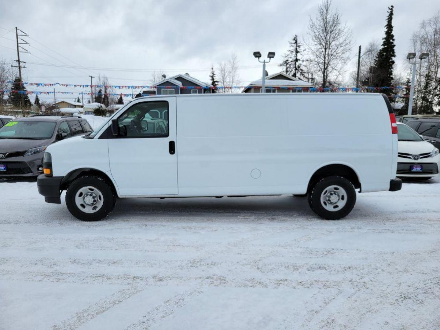 2020 WHITE CHEVROLET EXPRESS G2500 (1GCWGBFP8L1) with an 4.3L engine, Automatic transmission, located at 929 East 8th Ave, Anchorage, AK, 99501, (907) 274-2277, 61.214783, -149.866074 - Photo#1