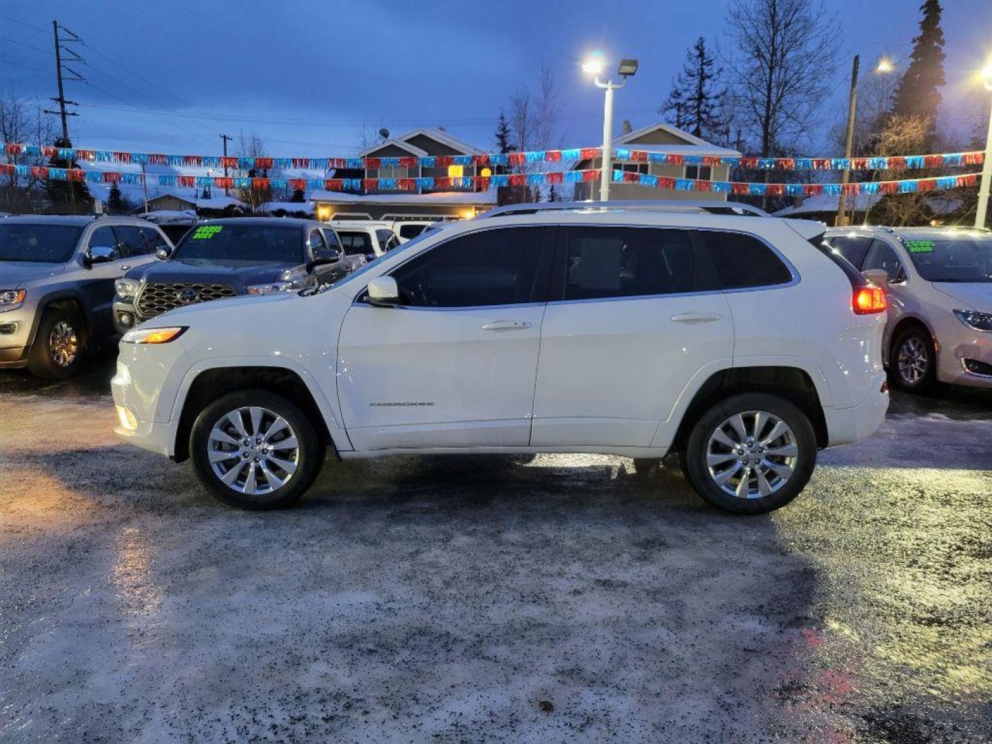 2017 WHITE JEEP CHEROKEE OVERLAND (1C4PJMJS3HW) with an 3.2L engine, Automatic transmission, located at 929 East 8th Ave, Anchorage, AK, 99501, (907) 274-2277, 61.214783, -149.866074 - Photo#1