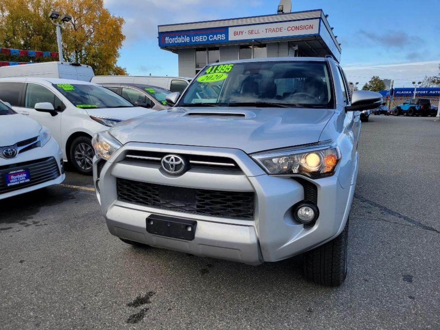 2020 SILVER TOYOTA 4RUNNER TRD SR5/SR5 PREMIUM (JTEBU5JR1L5) with an 4.0L engine, Automatic transmission, located at 929 East 8th Ave, Anchorage, AK, 99501, (907) 274-2277, 61.214783, -149.866074 - Photo#0