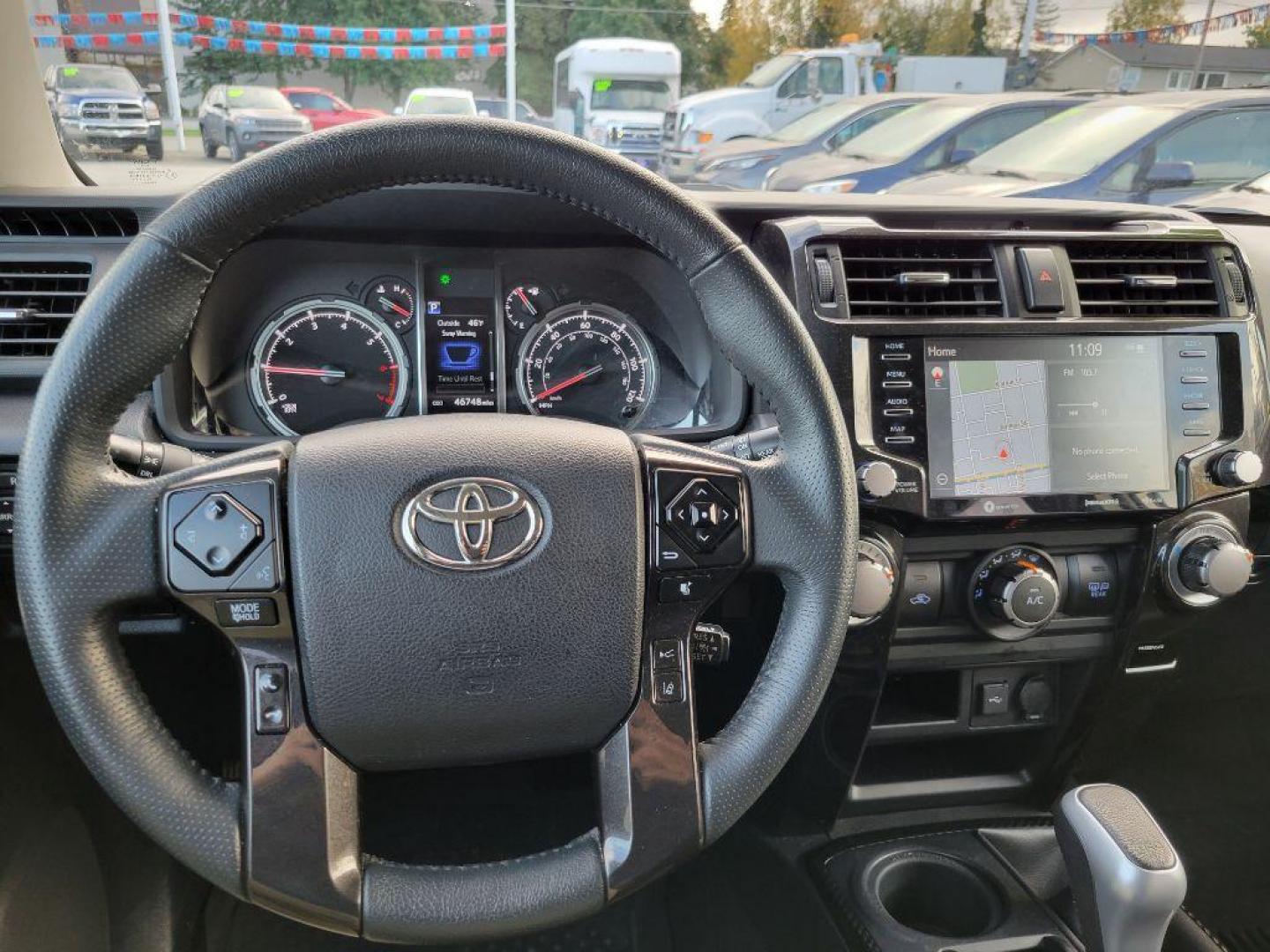 2020 SILVER TOYOTA 4RUNNER TRD SR5/SR5 PREMIUM (JTEBU5JR1L5) with an 4.0L engine, Automatic transmission, located at 929 East 8th Ave, Anchorage, AK, 99501, (907) 274-2277, 61.214783, -149.866074 - Photo#4