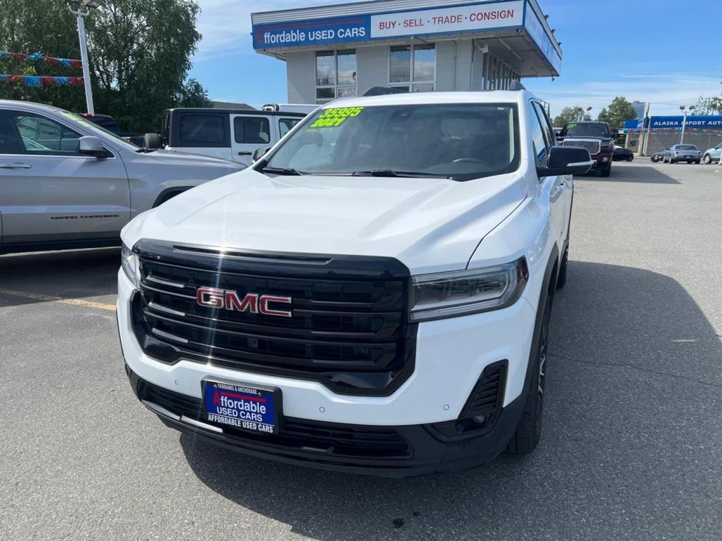 2021 WHITE GMC ACADIA SLT (1GKKNUL42MZ) with an 2.0L engine, Automatic transmission, located at 929 East 8th Ave, Anchorage, AK, 99501, (907) 274-2277, 61.214783, -149.866074 - Photo#0