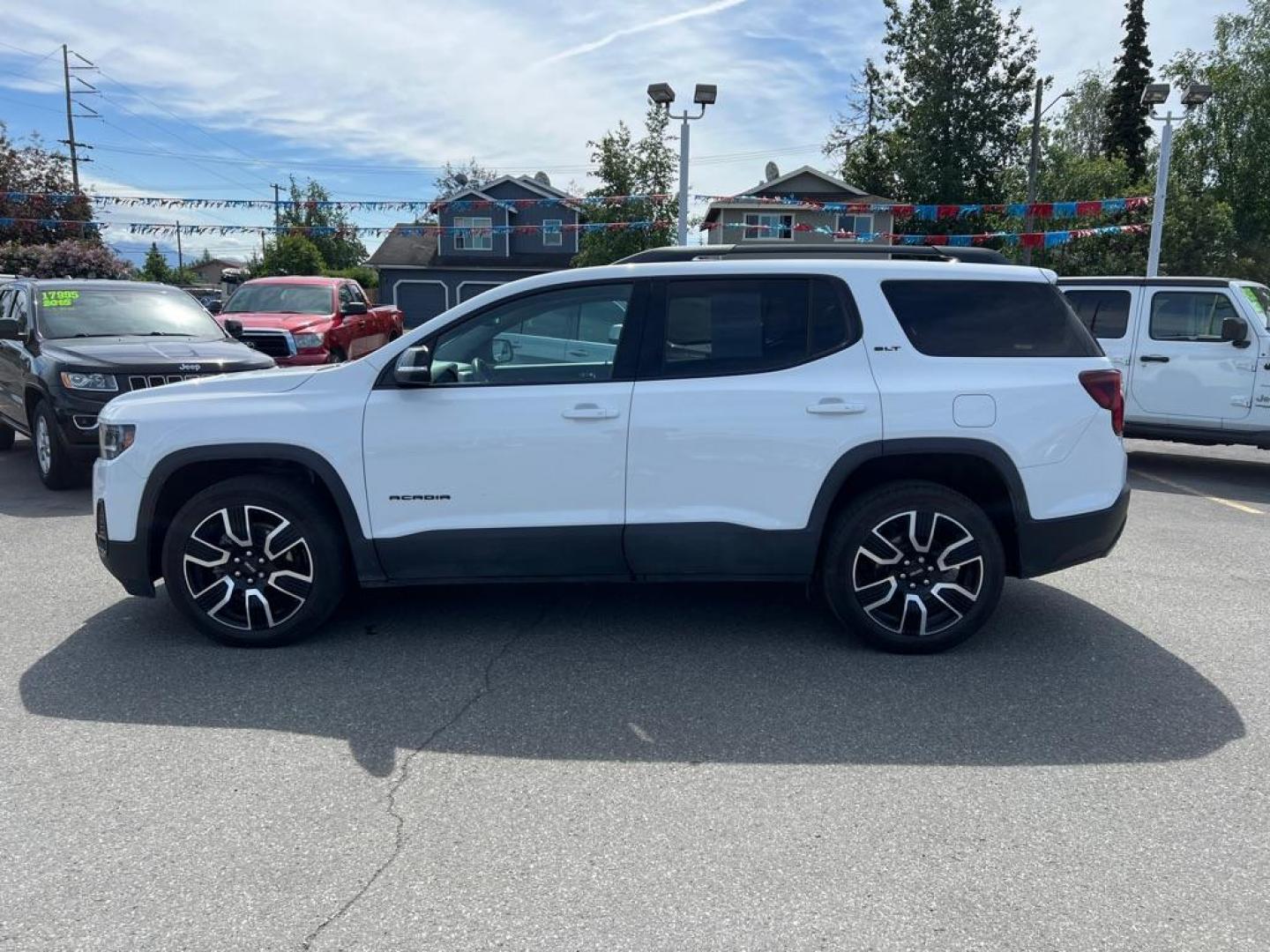 2021 WHITE GMC ACADIA SLT (1GKKNUL42MZ) with an 2.0L engine, Automatic transmission, located at 929 East 8th Ave, Anchorage, AK, 99501, (907) 274-2277, 61.214783, -149.866074 - Photo#1