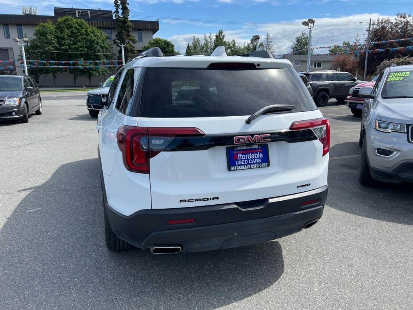 2021 WHITE GMC ACADIA SLT (1GKKNUL42MZ) with an 2.0L engine, Automatic transmission, located at 929 East 8th Ave, Anchorage, AK, 99501, (907) 274-2277, 61.214783, -149.866074 - Photo#2