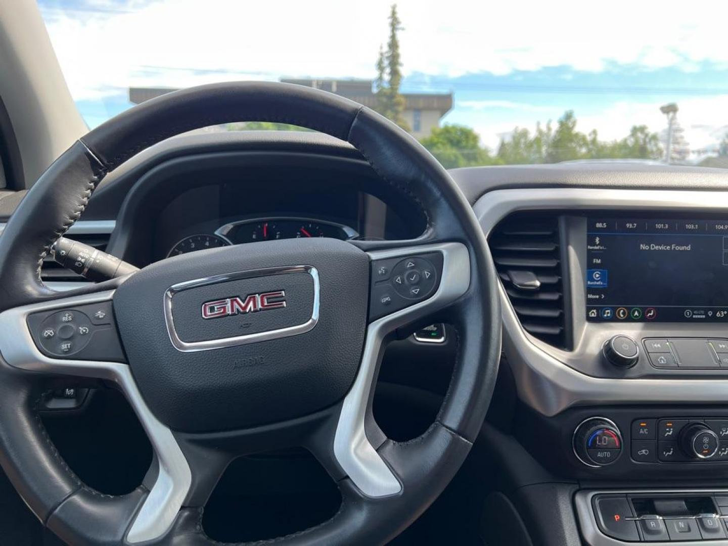 2021 WHITE GMC ACADIA SLT (1GKKNUL42MZ) with an 2.0L engine, Automatic transmission, located at 929 East 8th Ave, Anchorage, AK, 99501, (907) 274-2277, 61.214783, -149.866074 - Photo#5