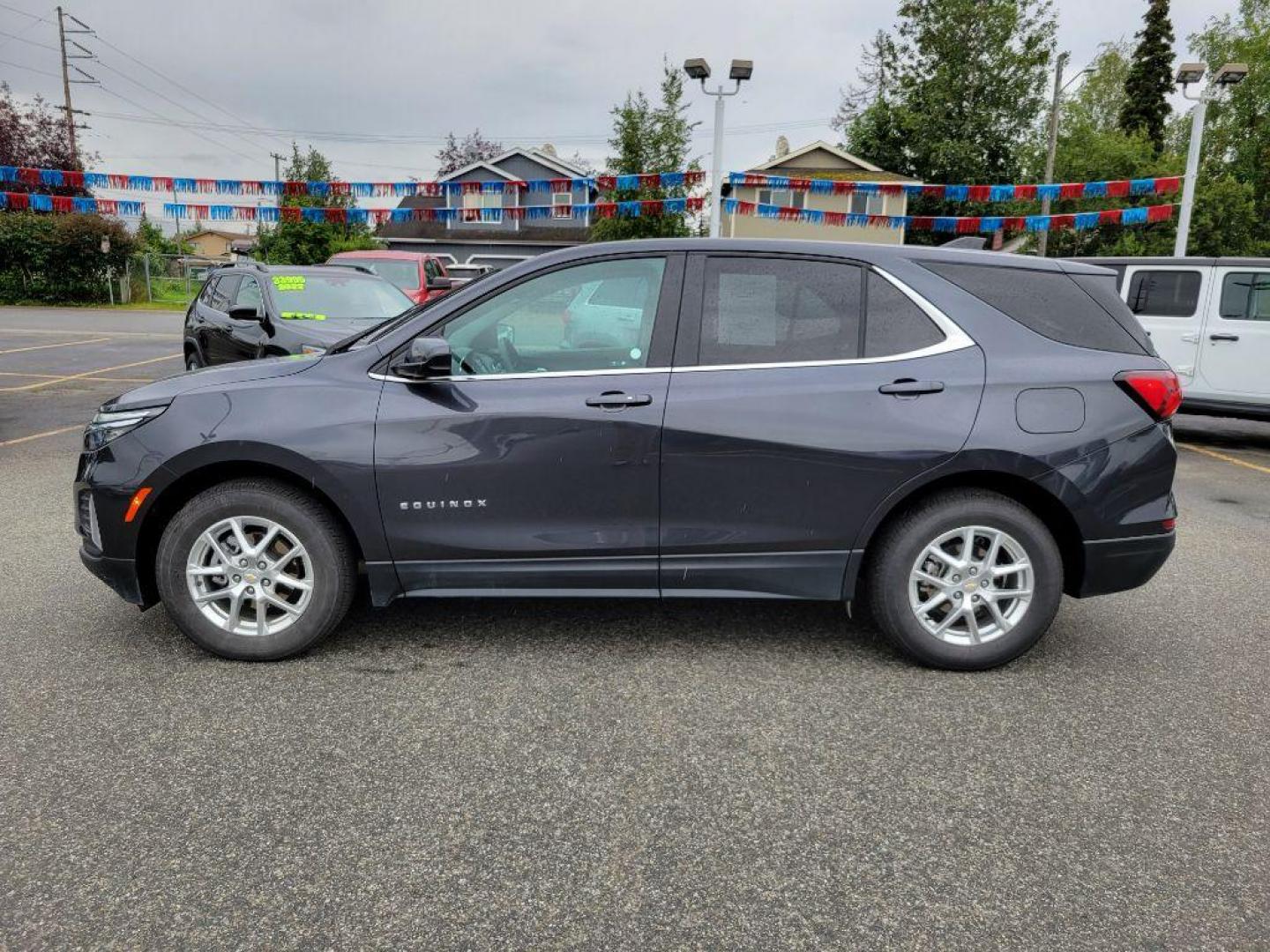 2022 GRAY CHEVROLET EQUINOX LT (2GNAXUEV2N6) with an 1.5L engine, Automatic transmission, located at 929 East 8th Ave, Anchorage, AK, 99501, (907) 274-2277, 61.214783, -149.866074 - Photo#1