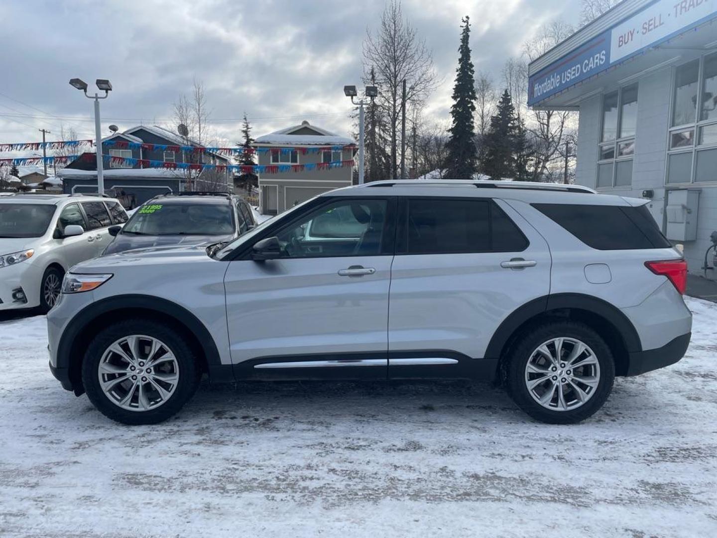 2021 SILVER FORD EXPLORER LIMITED (1FMSK8FH3MG) with an 2.3L engine, Automatic transmission, located at 929 East 8th Ave, Anchorage, AK, 99501, (907) 274-2277, 61.214783, -149.866074 - Photo#1