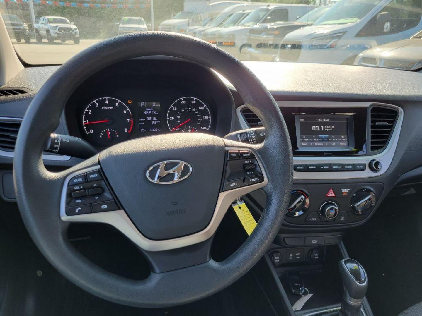 2020 GRAY HYUNDAI ACCENT SE (3KPC24A65LE) with an 1.6L engine, Continuously Variable transmission, located at 929 East 8th Ave, Anchorage, AK, 99501, (907) 274-2277, 61.214783, -149.866074 - Photo#4