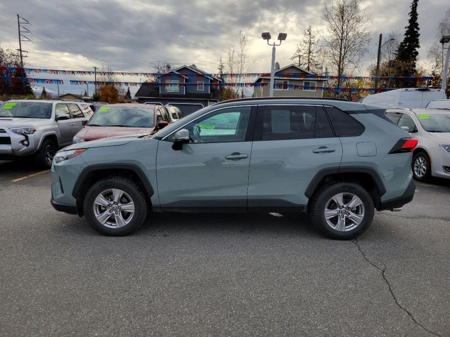 2022 GRAY TOYOTA RAV4 XLE XLE (2T3P1RFV8NW) with an 2.5L engine, Automatic transmission, located at 929 East 8th Ave, Anchorage, AK, 99501, (907) 274-2277, 61.214783, -149.866074 - Photo#1