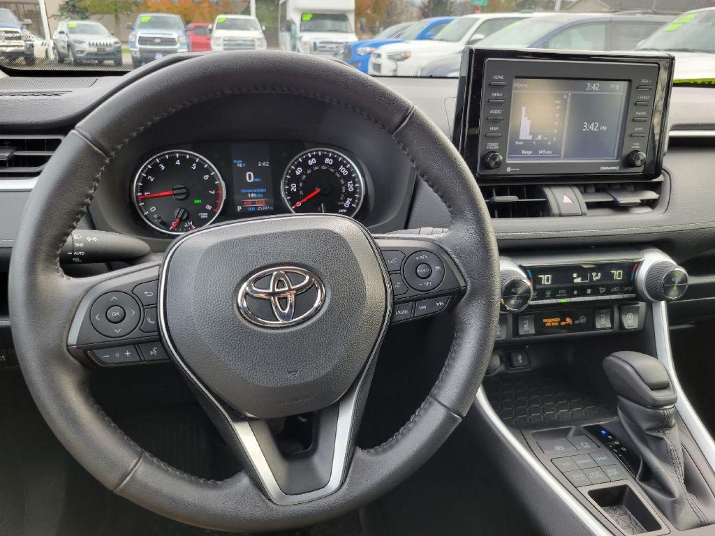 2022 GRAY TOYOTA RAV4 XLE XLE (2T3P1RFV8NW) with an 2.5L engine, Automatic transmission, located at 929 East 8th Ave, Anchorage, AK, 99501, (907) 274-2277, 61.214783, -149.866074 - Photo#4