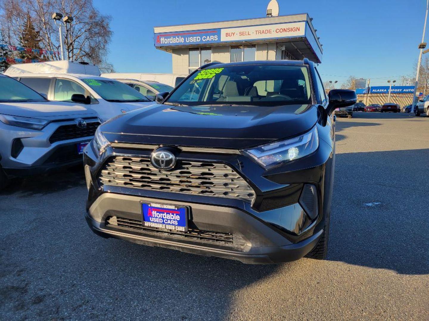 2022 BLACK TOYOTA RAV4 XLE XLE (2T3P1RFV2NW) with an 2.5L engine, Automatic transmission, located at 929 East 8th Ave, Anchorage, AK, 99501, (907) 274-2277, 61.214783, -149.866074 - Photo#0