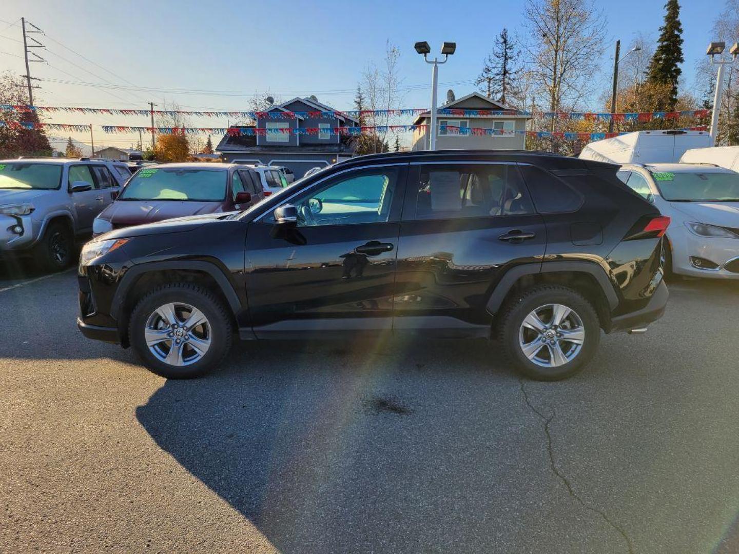 2022 BLACK TOYOTA RAV4 XLE XLE (2T3P1RFV2NW) with an 2.5L engine, Automatic transmission, located at 929 East 8th Ave, Anchorage, AK, 99501, (907) 274-2277, 61.214783, -149.866074 - Photo#1