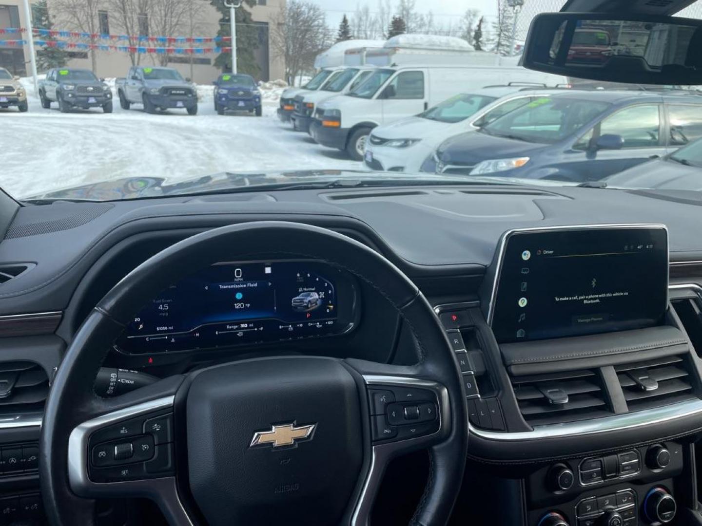 2022 SILVER CHEVROLET SUBURBAN 1500 LT (1GNSKCKD7NR) with an 5.3L engine, Automatic transmission, located at 929 East 8th Ave, Anchorage, AK, 99501, (907) 274-2277, 61.214783, -149.866074 - Photo#4