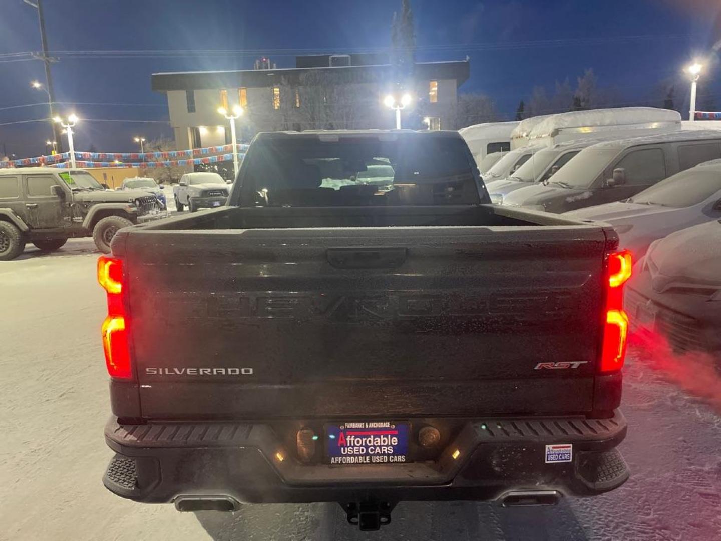 2023 GRAY CHEVROLET SILVERADO 1500 RST (1GCUDEED1PZ) with an 5.3L engine, Automatic transmission, located at 929 East 8th Ave, Anchorage, AK, 99501, (907) 274-2277, 61.214783, -149.866074 - Photo#3