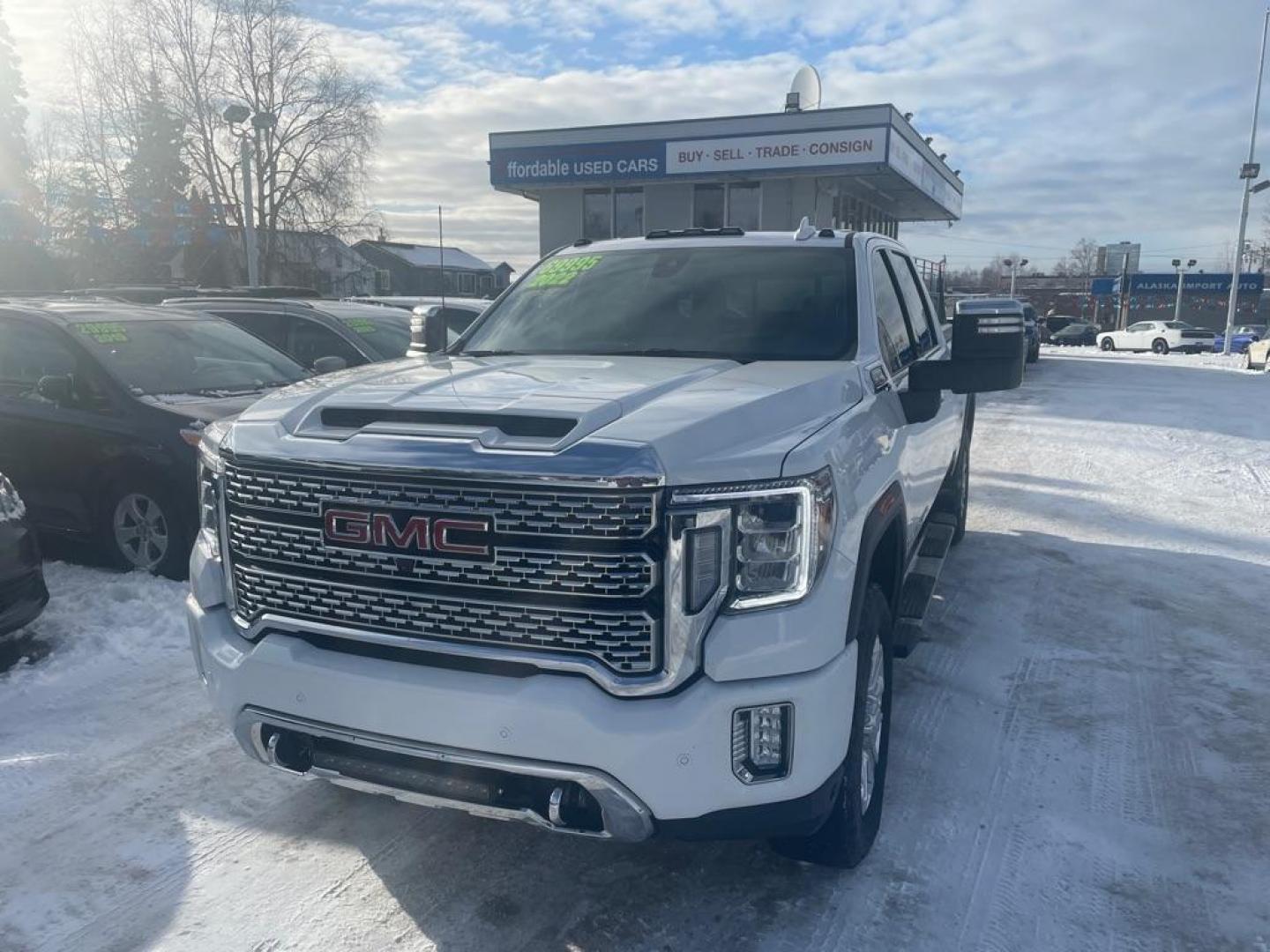 2022 WHITE GMC SIERRA 2500 DENALI (1GT49REY1NF) with an 6.6L engine, Automatic transmission, located at 929 East 8th Ave, Anchorage, AK, 99501, (907) 274-2277, 61.214783, -149.866074 - Photo#0