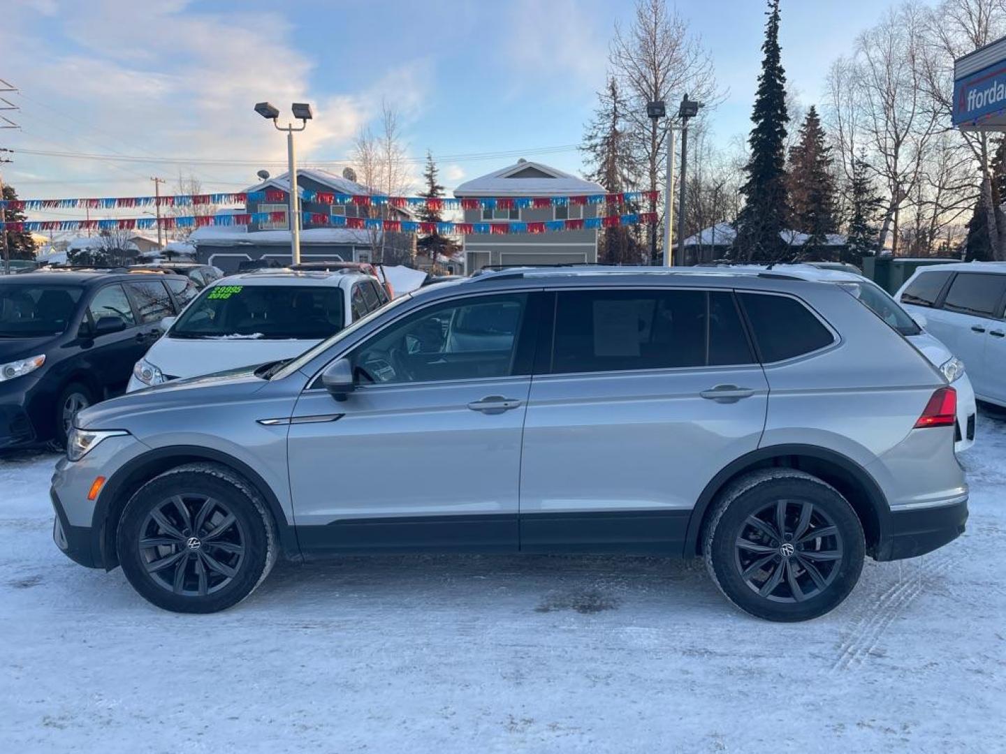 2022 SILVER VOLKSWAGEN TIGUAN SE (3VV2B7AX8NM) with an 2.0L engine, Automatic transmission, located at 929 East 8th Ave, Anchorage, AK, 99501, (907) 274-2277, 61.214783, -149.866074 - Photo#1