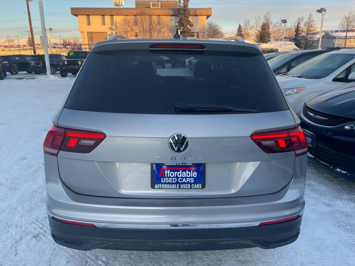 2022 SILVER VOLKSWAGEN TIGUAN SE (3VV2B7AX8NM) with an 2.0L engine, Automatic transmission, located at 929 East 8th Ave, Anchorage, AK, 99501, (907) 274-2277, 61.214783, -149.866074 - Photo#2