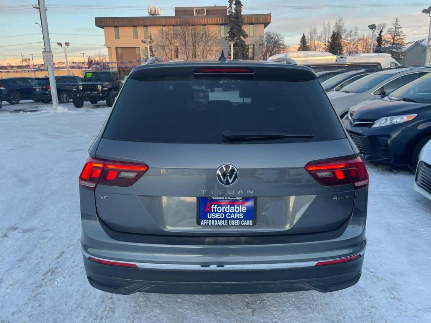 2022 GRAY VOLKSWAGEN TIGUAN SE (3VV2B7AX2NM) with an 2.0L engine, Automatic transmission, located at 929 East 8th Ave, Anchorage, AK, 99501, (907) 274-2277, 61.214783, -149.866074 - Photo#2