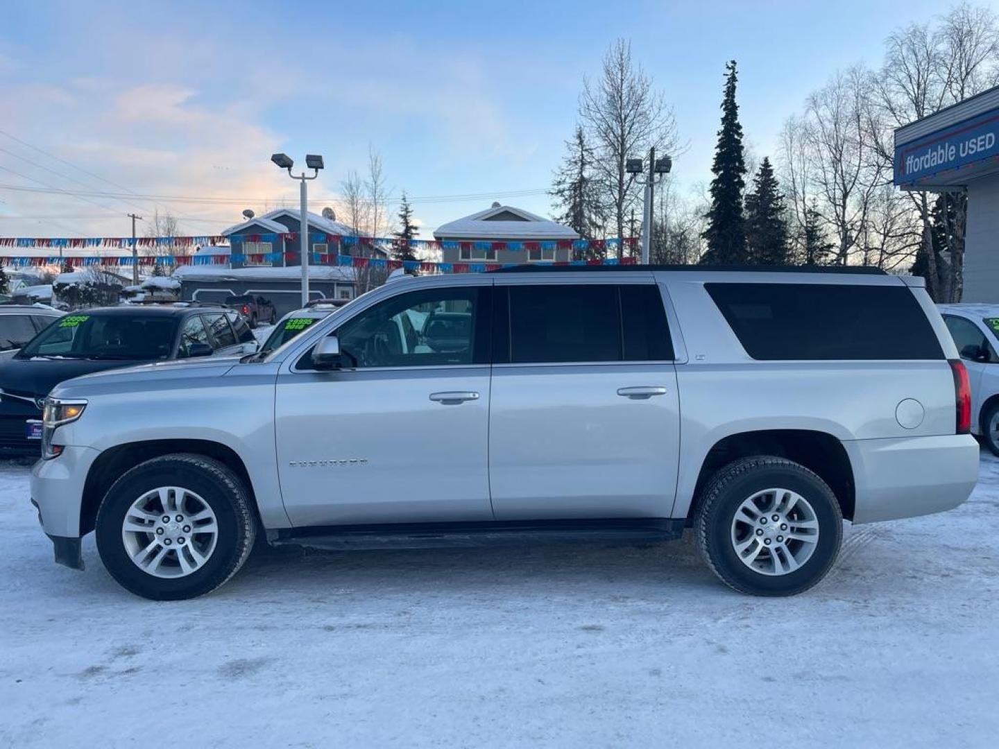 2019 SILVER CHEVROLET SUBURBAN 1500 LT (1GNSKHKC7KR) with an 5.3L engine, Automatic transmission, located at 929 East 8th Ave, Anchorage, AK, 99501, (907) 274-2277, 61.214783, -149.866074 - Photo#1