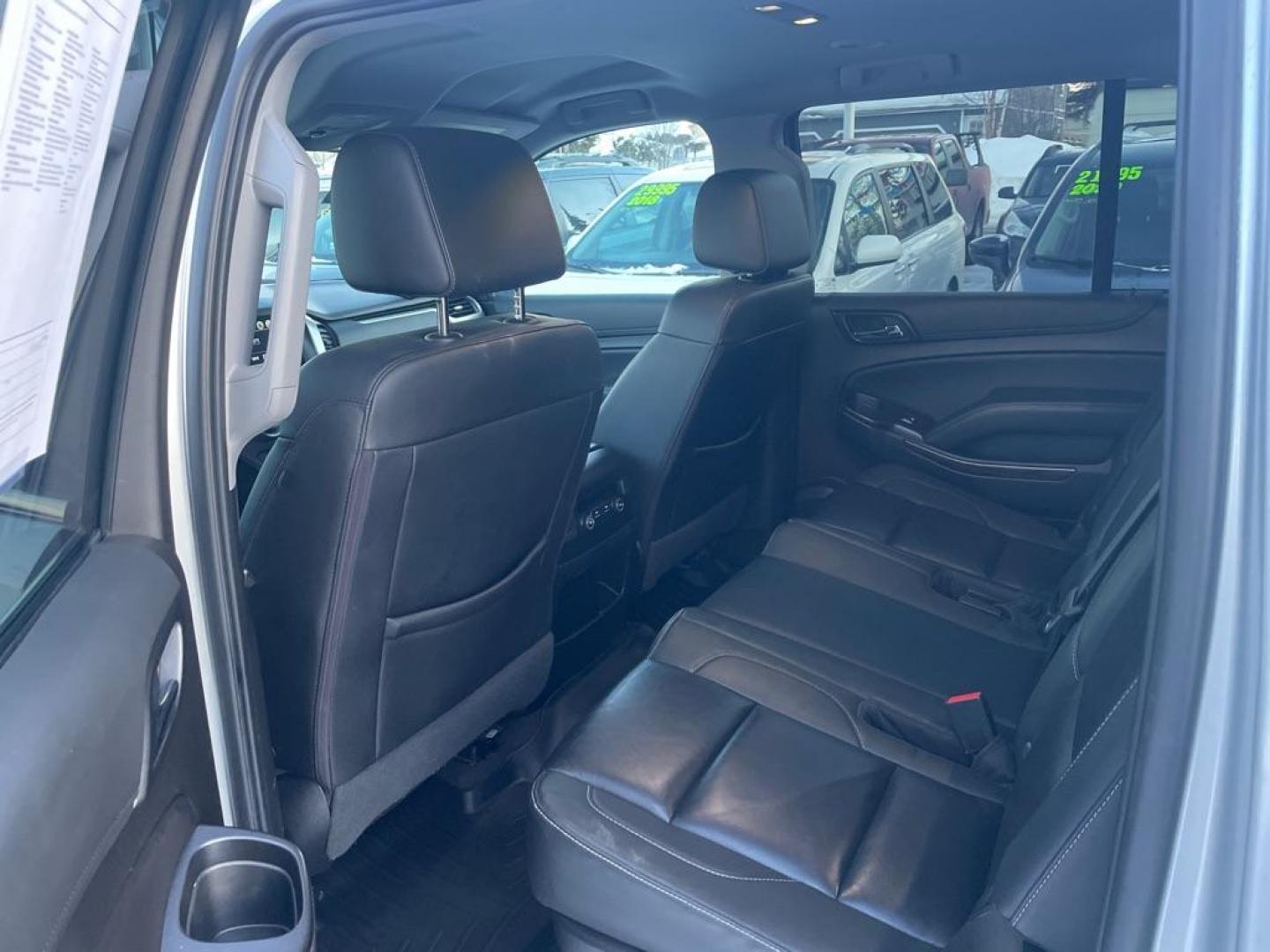 2019 SILVER CHEVROLET SUBURBAN 1500 LT (1GNSKHKC7KR) with an 5.3L engine, Automatic transmission, located at 929 East 8th Ave, Anchorage, AK, 99501, (907) 274-2277, 61.214783, -149.866074 - Photo#3