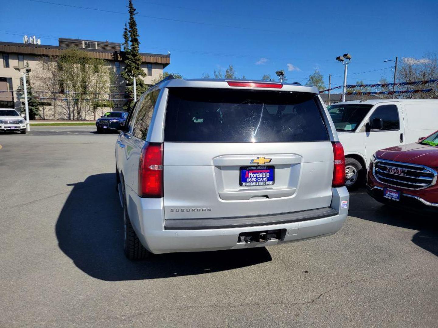 2019 SILVER CHEVROLET SUBURBAN 1500 LT (1GNSKHKC7KR) with an 5.3L engine, Automatic transmission, located at 929 East 8th Ave, Anchorage, AK, 99501, (907) 274-2277, 61.214783, -149.866074 - Photo#2