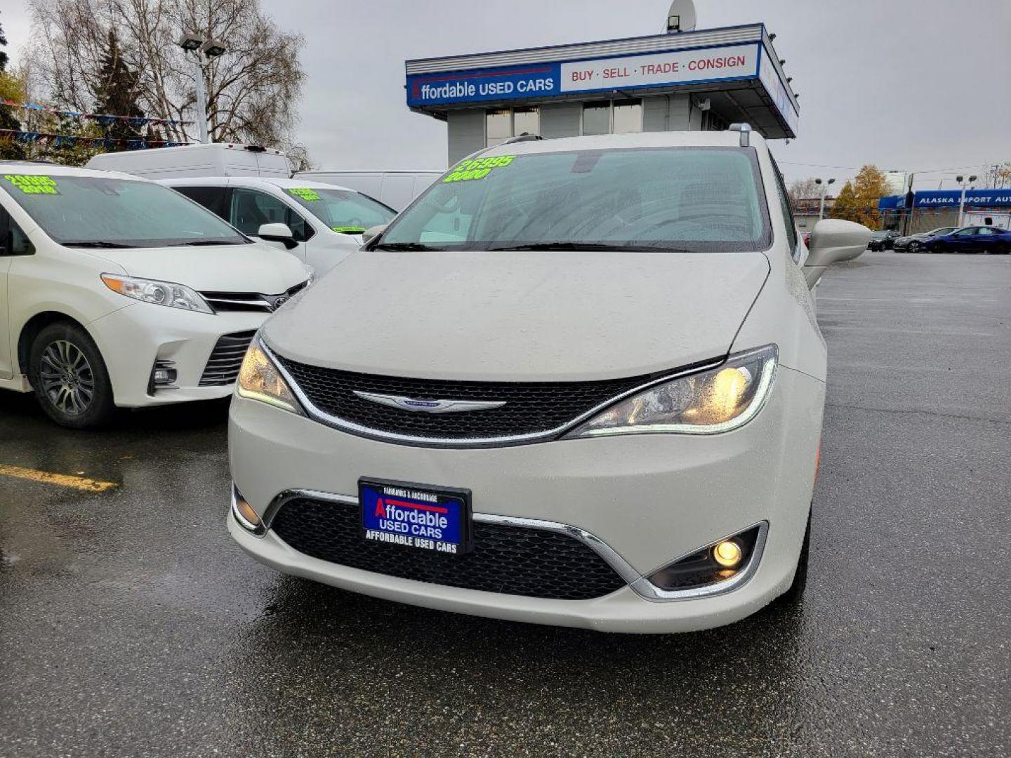 2020 CREAM CHRYSLER PACIFICA TOURING L (2C4RC1BG5LR) with an 3.6L engine, Automatic transmission, located at 929 East 8th Ave, Anchorage, AK, 99501, (907) 274-2277, 61.214783, -149.866074 - Photo#0