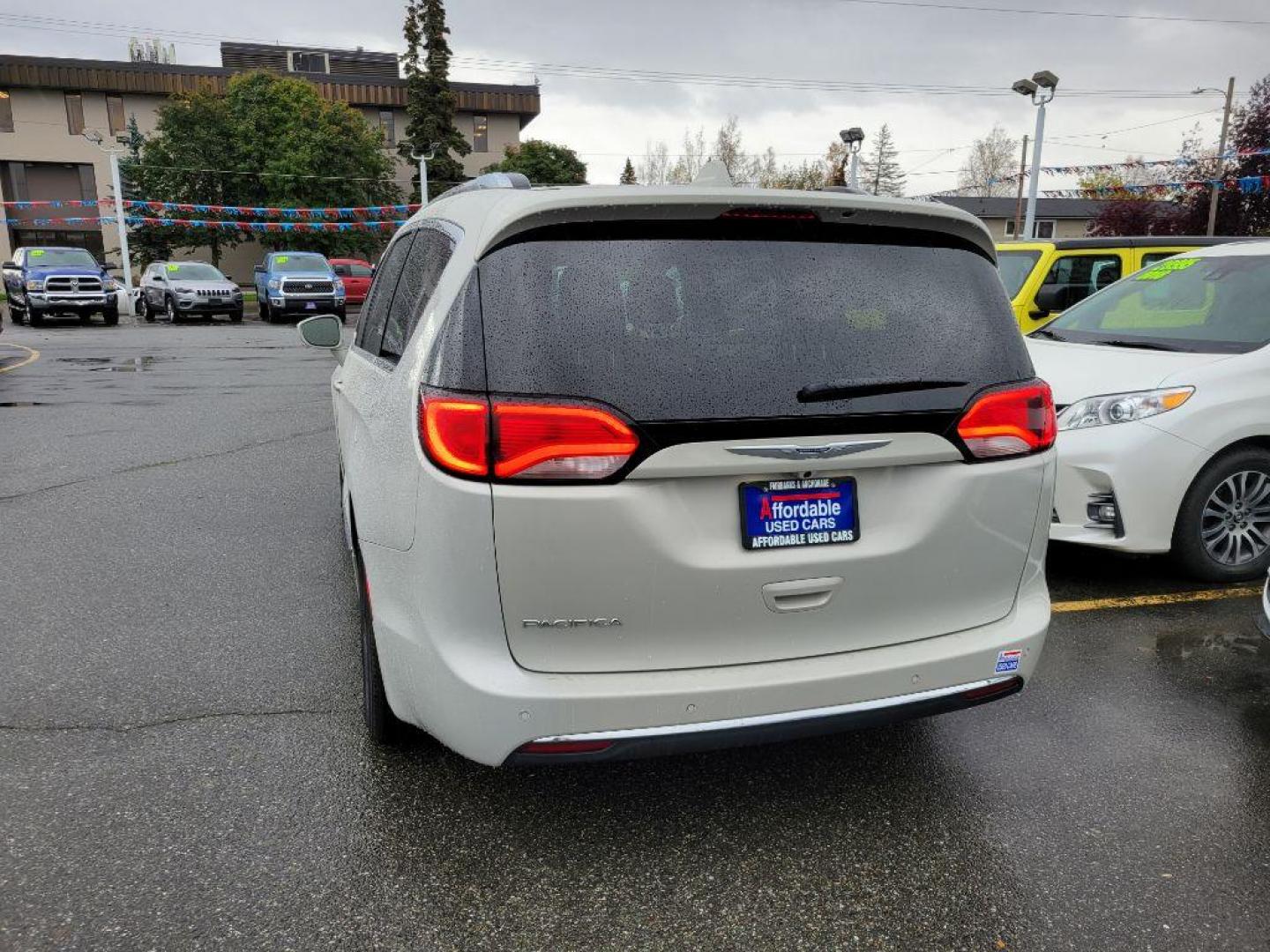 2020 CREAM CHRYSLER PACIFICA TOURING L (2C4RC1BG5LR) with an 3.6L engine, Automatic transmission, located at 929 East 8th Ave, Anchorage, AK, 99501, (907) 274-2277, 61.214783, -149.866074 - Photo#2