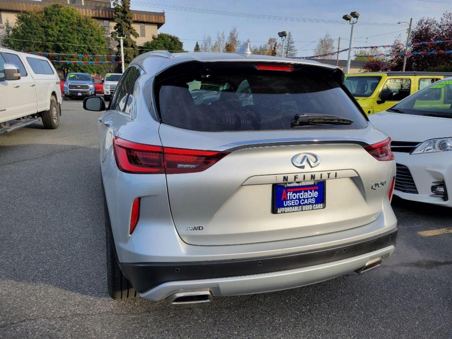 2021 SILVER INFINITI QX50 LUXE LUXE (3PCAJ5BB3MF) with an 2.0L engine, Continuously Variable transmission, located at 929 East 8th Ave, Anchorage, AK, 99501, (907) 274-2277, 61.214783, -149.866074 - Photo#2