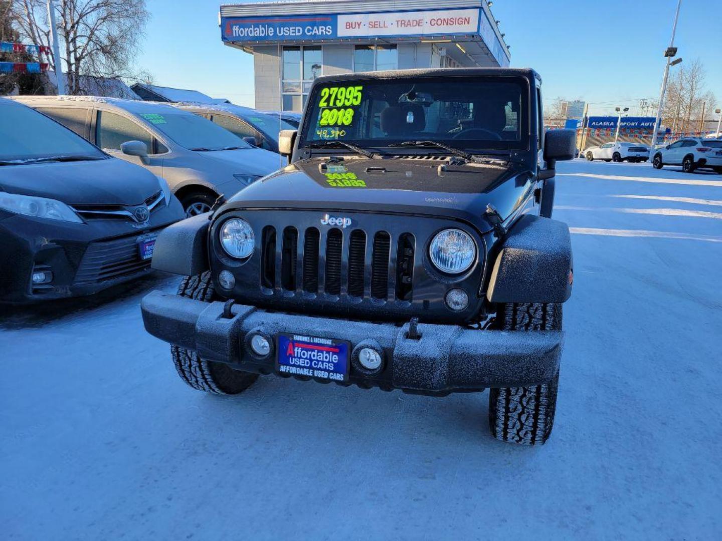 2018 GRAY JEEP WRANGLER UNLIMI SPORT (1C4BJWDG1JL) with an 3.6L engine, Automatic transmission, located at 929 East 8th Ave, Anchorage, AK, 99501, (907) 274-2277, 61.214783, -149.866074 - Photo#0