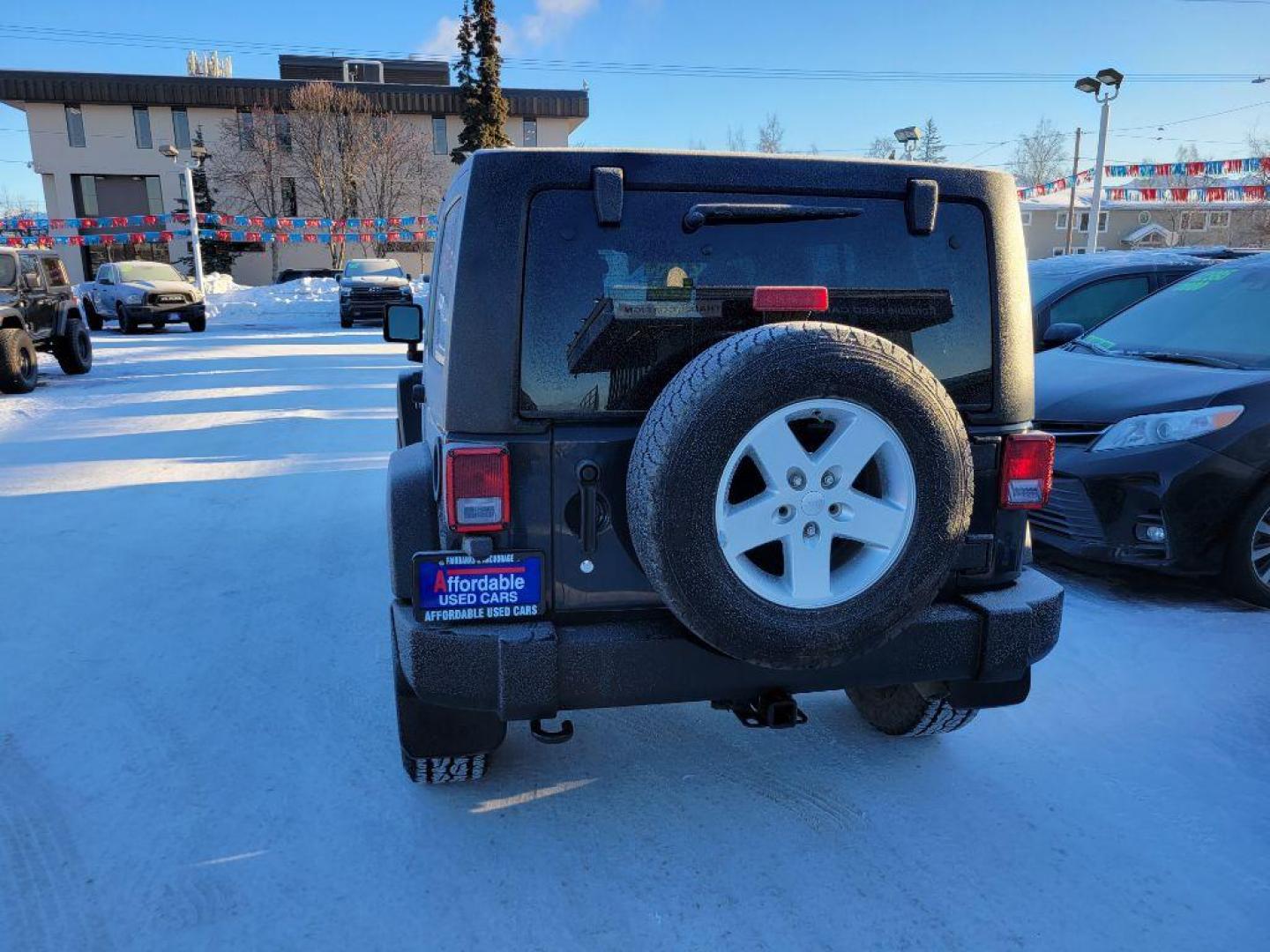 2018 GRAY JEEP WRANGLER UNLIMI SPORT (1C4BJWDG1JL) with an 3.6L engine, Automatic transmission, located at 929 East 8th Ave, Anchorage, AK, 99501, (907) 274-2277, 61.214783, -149.866074 - Photo#2