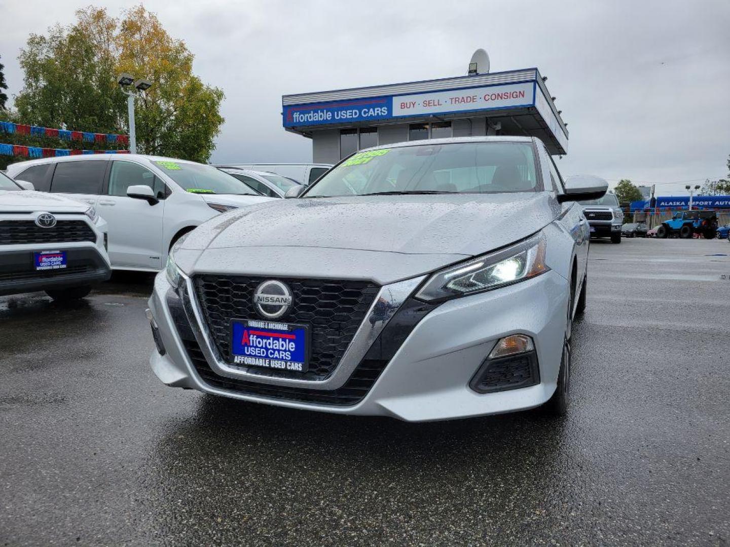 2021 SILVER NISSAN ALTIMA SV SV (1N4BL4DV8MN) with an 2.5L engine, Continuously Variable transmission, located at 929 East 8th Ave, Anchorage, AK, 99501, (907) 274-2277, 61.214783, -149.866074 - Photo#0