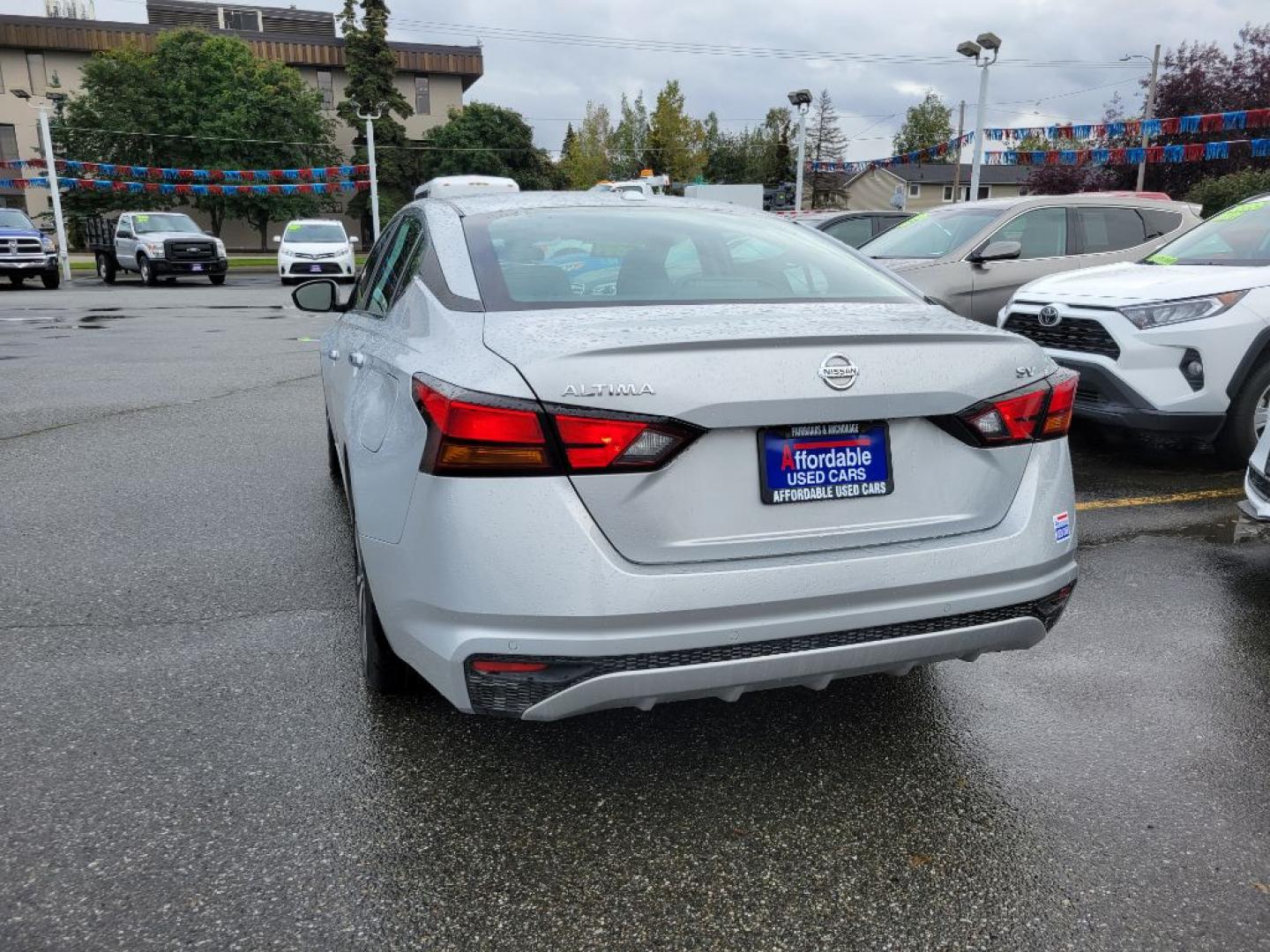 2021 SILVER NISSAN ALTIMA SV SV (1N4BL4DV8MN) with an 2.5L engine, Continuously Variable transmission, located at 929 East 8th Ave, Anchorage, AK, 99501, (907) 274-2277, 61.214783, -149.866074- Photo#2