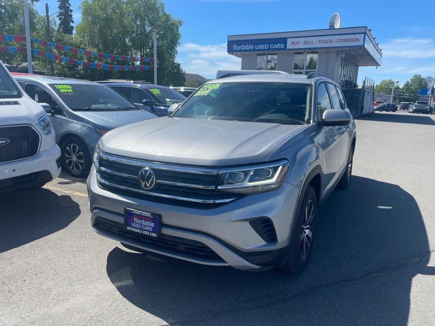 2021 SILVER VOLKSWAGEN ATLAS SE SE (1V2LP2CA0MC) with an 2.0L engine, Automatic transmission, located at 929 East 8th Ave, Anchorage, AK, 99501, (907) 274-2277, 61.214783, -149.866074 - Photo#0