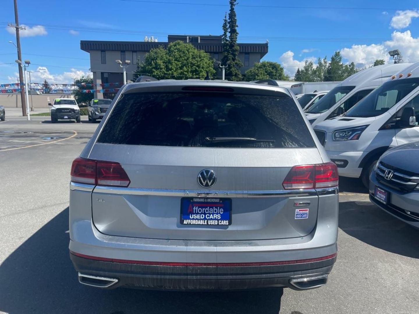 2021 SILVER VOLKSWAGEN ATLAS SE SE (1V2LP2CA0MC) with an 2.0L engine, Automatic transmission, located at 929 East 8th Ave, Anchorage, AK, 99501, (907) 274-2277, 61.214783, -149.866074 - Photo#2