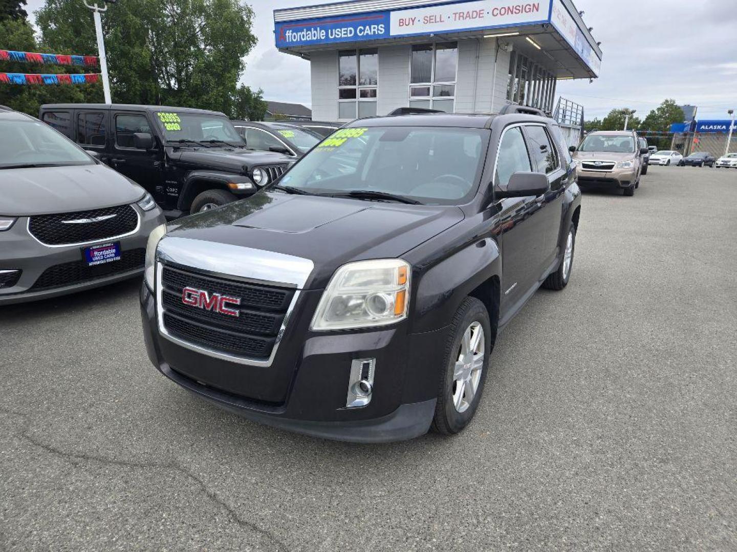 2014 GRAY GMC TERRAIN SLE (2GKFLWEK7E6) with an 2.4L engine, Automatic transmission, located at 929 East 8th Ave, Anchorage, AK, 99501, (907) 274-2277, 61.214783, -149.866074 - Photo#0