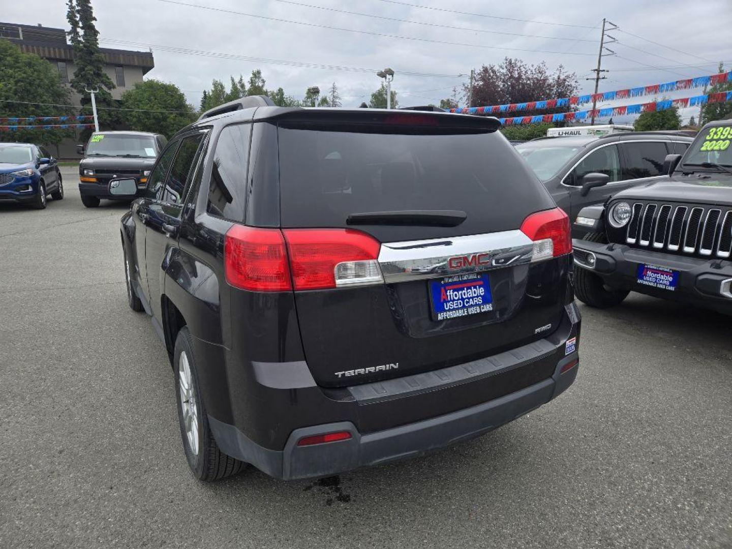 2014 GRAY GMC TERRAIN SLE (2GKFLWEK7E6) with an 2.4L engine, Automatic transmission, located at 929 East 8th Ave, Anchorage, AK, 99501, (907) 274-2277, 61.214783, -149.866074 - Photo#2