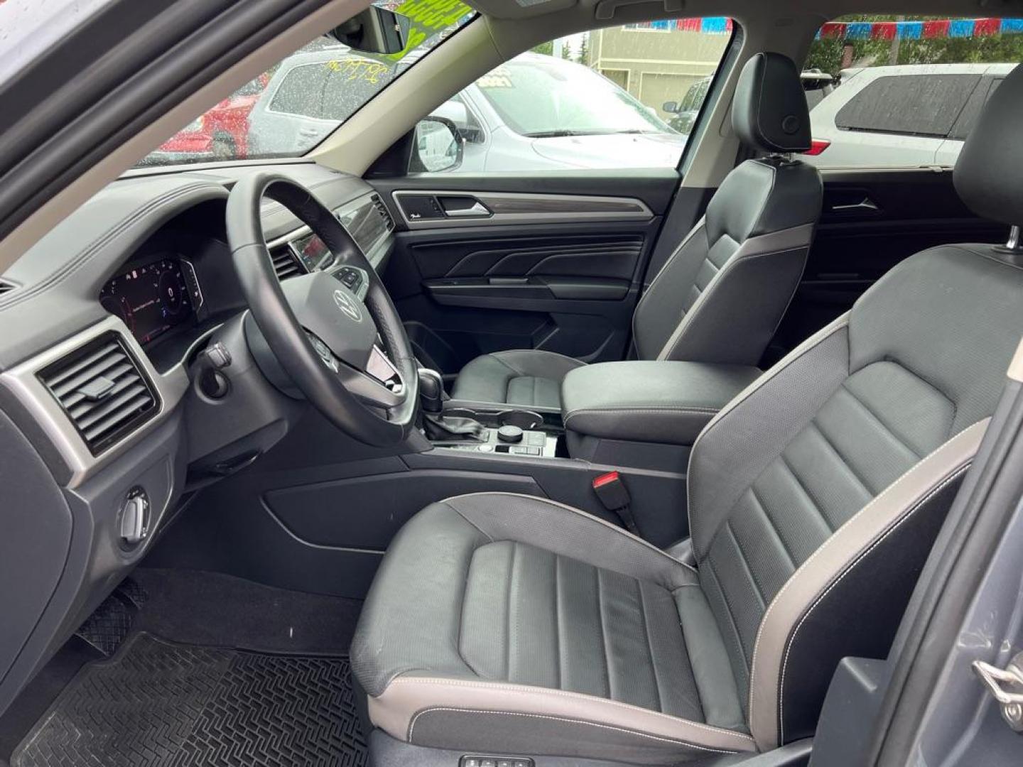 2021 GRAY VOLKSWAGEN ATLAS SEL PREMIUM (1V2TR2CA8MC) with an 3.6L engine, Automatic transmission, located at 929 East 8th Ave, Anchorage, AK, 99501, (907) 274-2277, 61.214783, -149.866074 - Photo#3