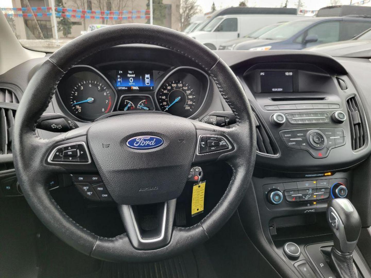 2015 RED FORD FOCUS SE (1FADP3K20FL) with an 2.0L engine, Automatic transmission, located at 929 East 8th Ave, Anchorage, AK, 99501, (907) 274-2277, 61.214783, -149.866074 - Photo#4